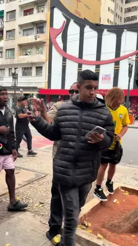 #DavisFlow le peina el teléfono a @João Ferreira y se le paralizó el alma 😱🤣😅