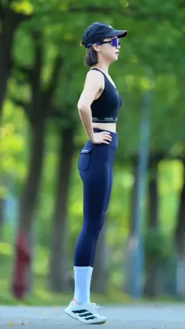#RunningInStyle #fashion #ChicRunner #warmup 