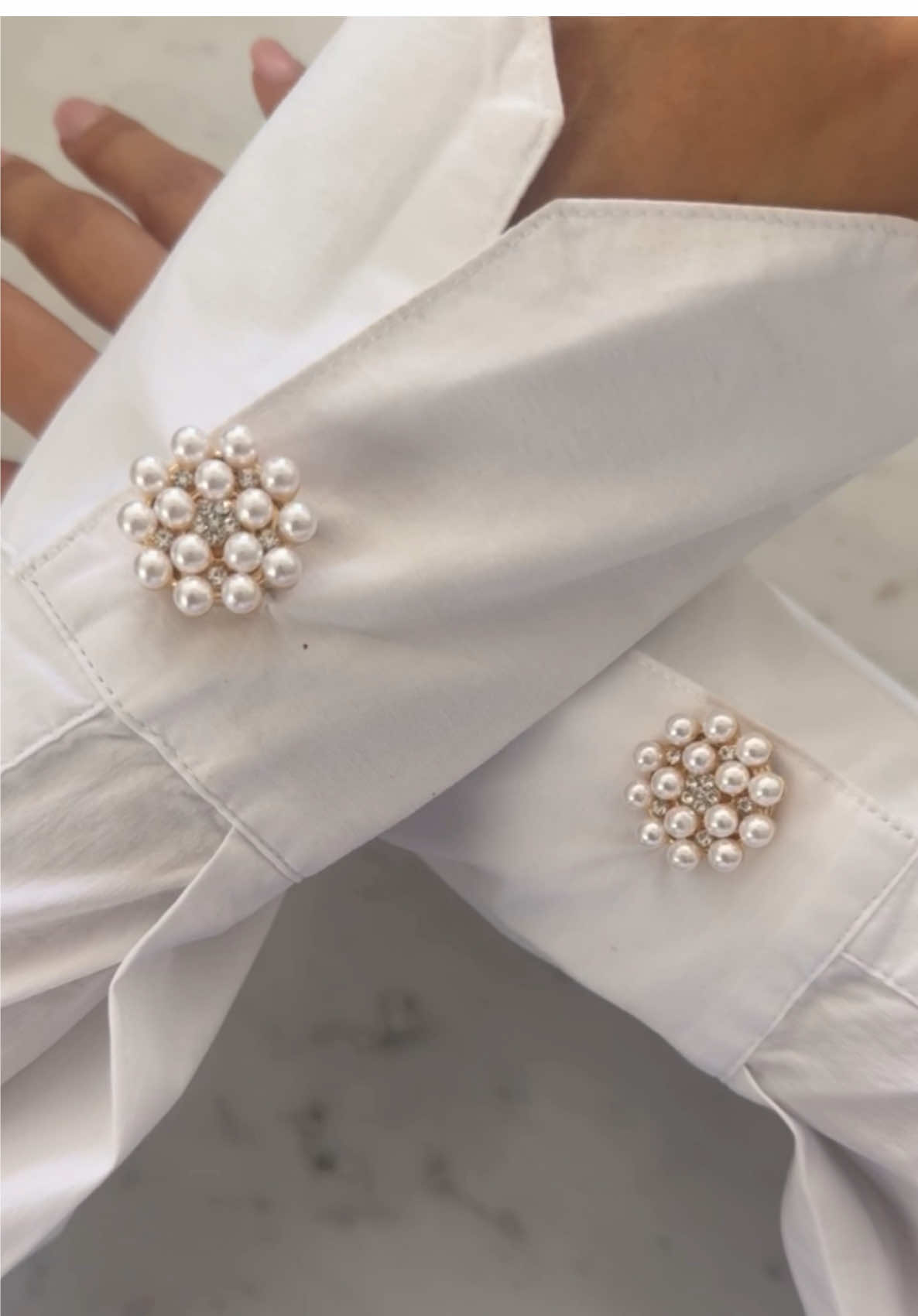 NEW IN ✨ Our Strass Oval is now available on the website. Shop the latest must-have today!