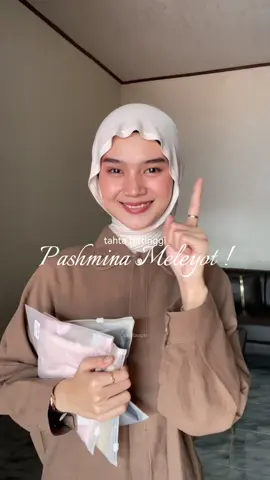 pashmina meleyot perfect @Lozy Hijab effortless tapi bikin look cantik banget!✨💫 #lozyhijab #hijablozy #hijablesti #hijabviscoserayon 