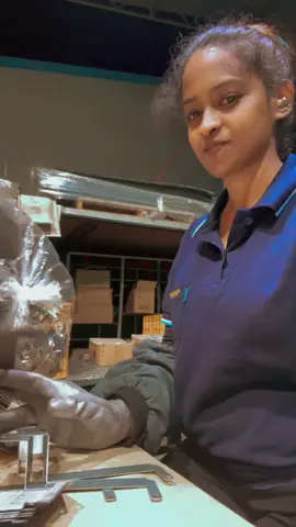 ඇස් ආදරෙන් පුරෝනා...... කොරියාවේ මේ ගෙවුණු අවුරුදු 8 ට මන් ගොඩාක් දේවල් මගේ ජිවිතේ ඇතුලේ මන් ඉගෙන ගත්තා .  ඒ දේවල් මට ලොකු පන්නරයක් ,   අපි මිනිස්සු විදියට හැමෝම පාහේ සතුට ,සැනසීන කියන දේ ලබන්න කැමති . මම විශේෂයෙන් සතුට කෙසේවෙතත් සැනසීම අත් විදින්න කැමති කෙනෙක් .  මොකද මන් කැමති නෑ ..  කවුරුත්වත් වචනයකින් වත් රීදවන්න . කාගෙවත් සැනසීම නැති කරන්න . ඒ... හේතුව නිසාම   මන් නිතරම ඉවසනවා , මගේ රතු කට්ට දක්වාම .😁ඒ කියන්නේ ඊට පස්සෙ ඉවසන්නේ නෑ කියලා නෙමෙයි .🤪  මන් හිතන්නේ ඊට පස්සේ ඒ අයට උත්තර දිය යුතුයි කියලා .  නැති නම් ඒ ඉවසීම බොහෝ වෙලාවට ,     නිවට කමක්  විදියට දකිනවා.....  මගේ මනුස්ස කම දුර්වල කමක් විදියට නොදකිනවනම් වඩා හොදයි. මොකද මන් මනුස්සයෙක් විදියට මනුස්ස කම උපරිමයෙන් දන්න කෙනෙක් නිසා . මේ ලෝකය හරිම ලස්සන තැනක් . මේකේ ඉන්න අයමයි ඒ ලස්සන තැන විනාශ කරන්නේ.   අපි කොහොමද කෙනෙක් දිහා මතුපිටින් පෙනෙන දේ මත විවේචනය කරන්නේ.   අපි තනිවම ජිවත් වෙනවද? නැතිනම් තවකා එක්ක හරි ජිවත් වෙනවද?  අපි ජොබ් එකක් කරනවද? නැතිද? යන්න අපි තනිවම සිතිය යුතු දේවල් .නැතුව , වෙන කෙනෙක්ට අදාල දෙයක් නෙමෙයි .  කෙනෙක් මුදල් උපයන එක උනත් කෙනෙක්ට මාරම ප්‍රශ්නයක් වෙන අවස්ථා මන් දැකලා තියනවා.  කෙටියෙන් කිවුවෝත් එහෙම හිතෙන්නෙම කුහක ,මාරම නපුරු මිනිස්සුන්ට විතරමයි...  එ නිසාම ඔවුන්ට යාදෙන්නේ නැති එක සාදාරනයි... මේ මට හිතෙන දකින විදිය, මේ දේ වෙන කෙනෙක්ට වෙන විදියටකට දකින්නත් පුළුවන් . අපි කව්රුත් සතුටින් , සැපෙන් ,සැනසීමෙන් ,ජිවිතේ උපරිම විදින්න කැමති මාද ඇතුලුව. නමුත් අපේ ජිවිතේ ඇතුලේ යම් යම් කාලවලදි එන මිනිසුන් අපිට දෙන  වංචනික පොරොන්දු . වංචනික බැදීම් . කලකිරුනු මතක . මවාපෑම් . විස්වාසය කඩ කිරීම් . කපටිකම් . අපිට අපි ගැන තියන විස්වාසය නැති කිරිම . ජිවිතේ අපි කාටත් ලැබෙන එකම එක වටිනාම දේ   කාලය ,,,,,  ඒ ලස්සනම කාලය නැති කරලා දැම්මම අපි කාටවත් ආපහු ඒදේ ගන්න බෑ... 🥺 කොටින්ම එහෙම උනාම මිනිස්සු මාරම විදියට අසරණ වෙනවා ,කඩා වැටෙනවා, මිනිස්සුන්ව විස්වාස කරන්න බය වෙනවා.   අවසානයේ ඔවුන්    ජිවිතේ තනියම විදින්න , දකින්න වගේම  තනිවම කාලය ගෙවන්න තීරණය කරනවා .  ඒ නිසාම ඔවුන්ට ඔවුන්ගේ පාඩුවේ ඉන්න දෙන එක නුවනට හුරුයි ...  මන් හිතන්නේ...✨😇☝️ ✨🇰🇷🇱🇰🌏🙏#sl_💞korea🌹 