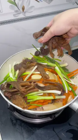 Đây Là Trong Những Nấm Có Thàmh Phần Dinh Dưỡng Khá Là Cao Lun ☺️ Nấm Lộc Nhung Ăn Siêu Giòn Siêu Ngọt Luôn Nha😋 #nam #namlocnhung #nấm 