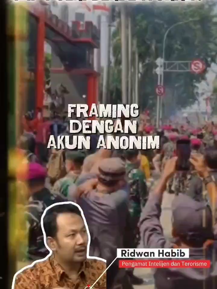 Isu TNI disebut penggerak demo hanyalah framing akun anonim yang ingin memecah belah. Pengamat intelijen Ridlwan Habib menegaskan, TNI hadir justru untuk meredam massa, bukan memprovokasi. Bukti di lapangan jelas: prajurit berdialog, menenangkan, hingga mendapat pelukan dan ucapan terima kasih dari masyarakat. TNI–Polri tetap solid menjaga keamanan. Jangan mau dibohongi hoaks yang menyudutkan. Mari bersama dukung aparat yang setia menjaga persatuan bangsa ✊🇮🇩 #RidwanHabib #TNIHumanis #SolidTNI_Polri #StopHoaks #IndonesiaDamai #TNI #POLRI