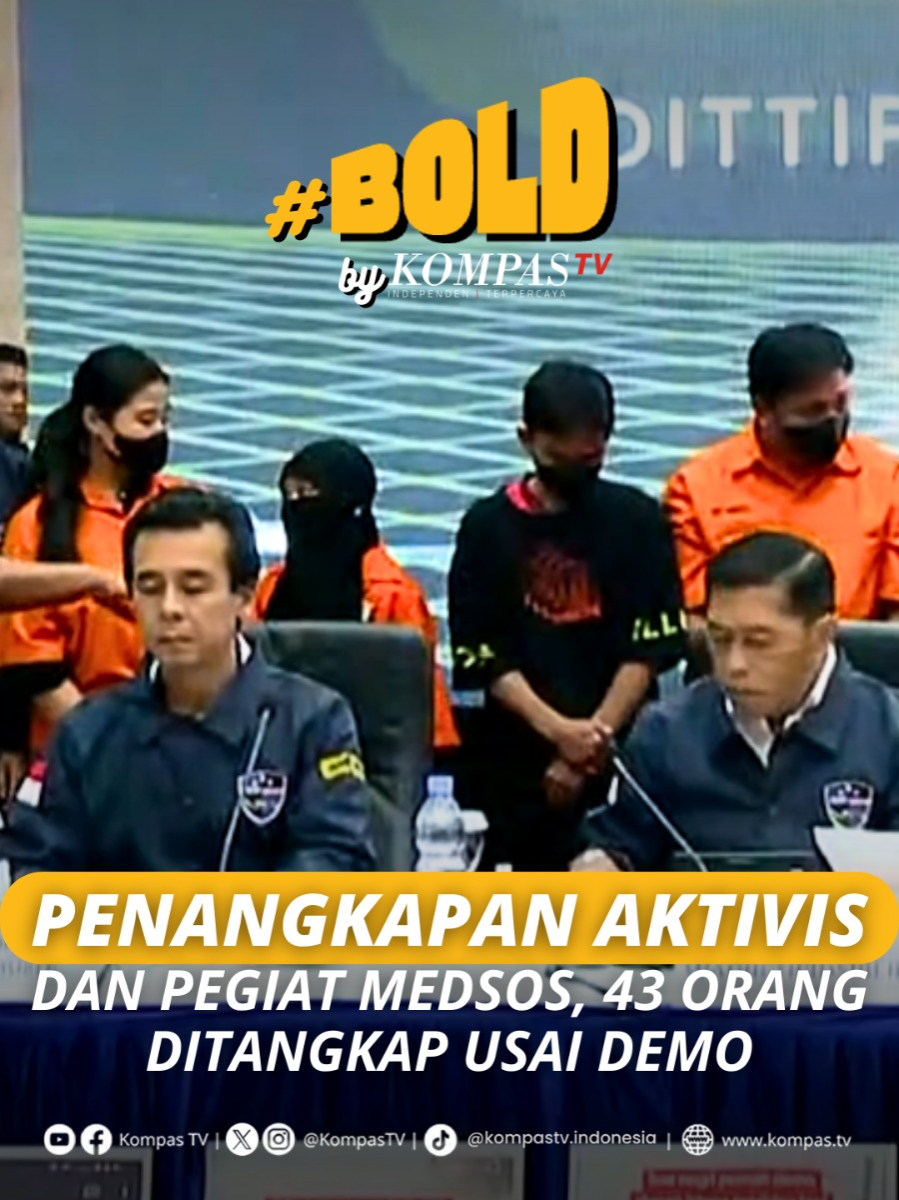 Penangkapan aktivis dan pengguna media sosial yang dituduh sebagai provokator demo ricuh menuai pro-kontra. Tim Advokasi untuk Demokrasi meminta penangguhan penahanan Direktur Lokataru Foundation, Delpedro Marhaen, serta berencana mengajukan pra peradilan. Polda Metro Jaya membagi dua klaster terduga provokator, yakni pelaku anarkistis di lapangan dan penyebar seruan di media sosial. Sementara pakar hukum Feri Amsari menilai penangkapan ini dipaksakan. Hingga kini, 43 orang ditangkap, termasuk admin Gejayan Memanggil Syahdan Husein dan pegiat media sosial Laras Faizati. Beberapa bahkan sudah ditetapkan sebagai tersangka. Menurut kamu, apakah penangkapan aktivis dan pegiat medsos ini adalah aksi penegakan hukum atau justru sebaliknya? Tuliskan komentarmu dan dapatkan berita terkini lainnya di www.kompas.tv serta youtube.com/kompastv #BOLDKompasTV