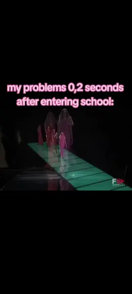 at least I'm in my senior year now😘💅 #floptok #floptok😍😍😭😌🤞💅💅 #versace #school #flop_with_me 