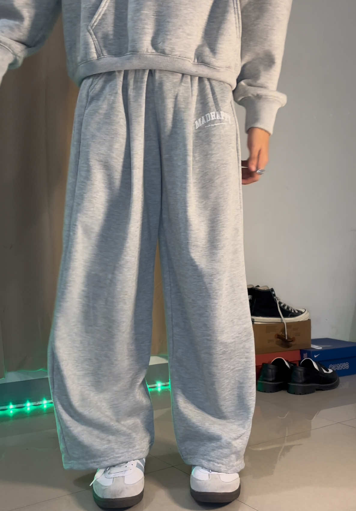 fit check hahaha #sweatpants #pants #baggysweatpants #OOTD 