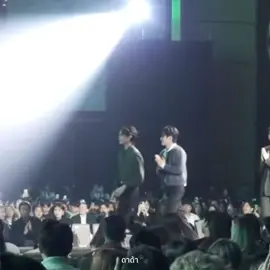 นี่สินะ ที่เค้าเรียกว่าคู่ปีศาจ ซิงค์กันแม้กระทั่งท่าเดิน #MchoiceMintAwards2025  #PerthSanta #เพิร์ธแซนต้า