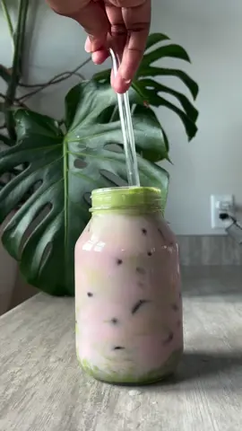 Strawberry matcha at home🍓 Ingredients: Strawberry almond milk  Matcha  Strawberry cream  Follow  for more healthy recipes  #healthyrecipes #matcha #strawberrymatcha #matchagreentea