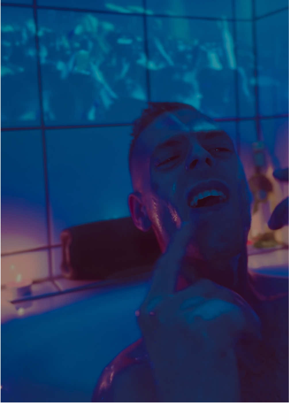 👀 Mokra Jolanta - Party 🥳 kąpiel 🫧 drink🍷 będzie ostry dym 💨(🤪<- 🪩 <–> 🔊