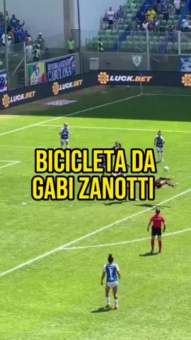 Tentou de bike! 🚲🏴🏳️ Antes do final do primeiro tempo, as Brabas chegaram com perigo mais uma vez no gol adversário com a Gabi Zanotti tentando fazer um golaço de bicicleta. Confira: 🎥 Rodrigo Oliveira / Central do Timão #corinthians #centraldotimao #timao #sccp #coringao  