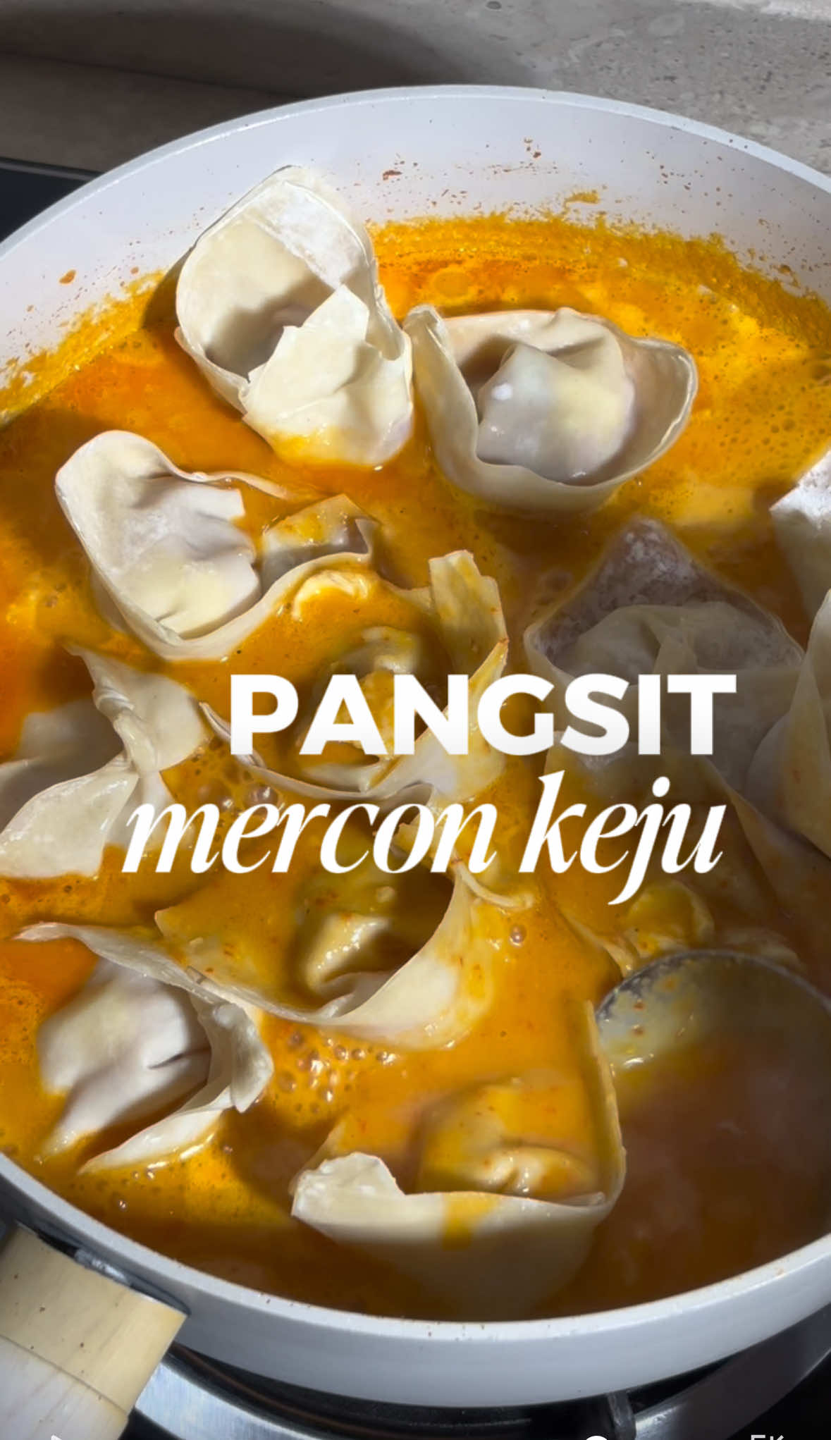 Baru tau ada keju yang karakternya se BUTTERY ini. Enteng tapi rich! Taste nya mild, gak dominan jadi gak ganggu karakter rasa yang lain. Yang udah pernah coba Brie Cheese comment di bawah donk! Kalau mau tahu lebih banyak info soal keju prancis, kalian bisa klik tautan berikut yaa  https://facebook.com/EuropeCheesyCharactersIndonesia/ Kolaborasi Komersial - postingan ini didukung oleh Uni Eropa. #enjoyitsfromeurope #EUAgriPromo #EuropeFullofCharacter #CheesyCharacters #FrenchCheese 
