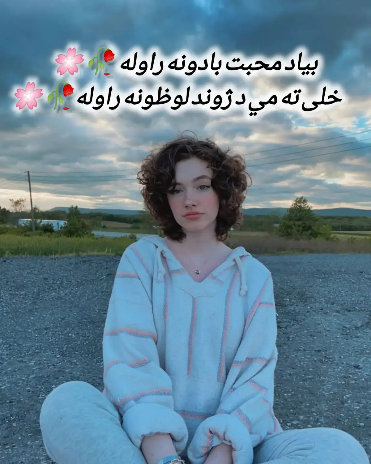 @ミ☆حسن پرست ☆彡 Da Account Darsra Follow Ke🤍 بیاد محبت بادونه راوله خلی ته مي د ژوند لوظونه راوله هير چي تبسم د پسرلی نه که شارو ته زما ګلونه راوله بیا می د کتاب پانړه راواړه وه بیا د اشنایی یادونه راوله کړم چي دی سر سبزه بيا دي غوڅ کړمه بيا راكي زلمی خاښونه راوله ستا په لاس کي واګي د وختونو دی بيا مي هغه تیر وختونه راوله وایم شاه ستار ته بي نوا کنه وس دي په حمزه سترونه راوله