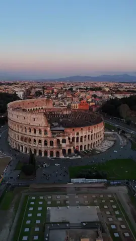 🏛️✨ COLISEU DE ROMA: O PALCO DA HISTÓRIA! 🇮🇹🌍 Construído há quase 2.000 anos, o Coliseu é o maior símbolo do Império Romano e uma das maravilhas do mundo antigo que ainda resiste ao tempo. ⏳🔥 🌟 Curiosidades marcantes: ⚔️ Era palco de batalhas épicas entre gladiadores que fascinavam multidões. 🏟️ Podia receber mais de 50 mil espectadores em seus tempos de glória. 🌍 É considerado o anfiteatro mais famoso e imponente do planeta. ⏳ Apesar das guerras e terremotos, ainda mantém sua imponência até hoje. ✨ Estar diante do Coliseu é como voltar no tempo e sentir a força da história viva. Você já sonhou em conhecer Roma? ❤️🇮🇹 #Coliseu #roma #boramonetizar #teamwork  #rumoaos10k 