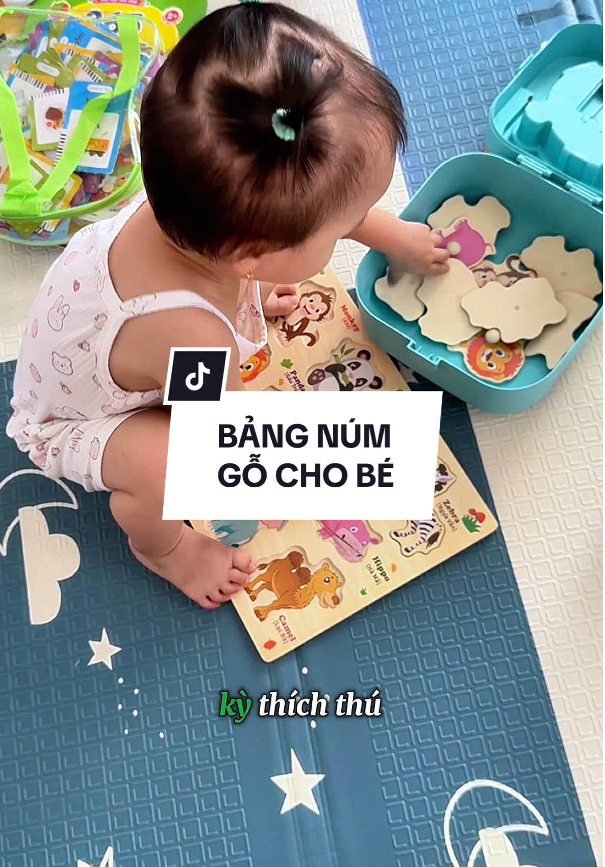 Bảng đồ chơi núm gỗ nhiều chủ đề cho bé. Giúp con làm quen với các con vật, phương tiện giao thông, trái cây,… #bangnumgo #dochoichobe #dochoithongminh #mevabe #mevanidailyy  @Mẹ Vani Daily 🎀 