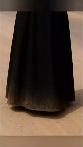 নারীর জন্য পোশাকের নিচের অংশ লম্বা করা (ইرخاء الذيل) সুন্নত, এবং তাতে সওয়াব আছে। কিন্তু রাস্তায় যে নাপাক জিনিস থাকে, তার কী হবে?! »  উম্মে সালামা (রাসূলুল্লাহ ﷺ -এর স্ত্রী) থেকে বর্ণিত, তিনি বললেন: “আমি তো একজন মহিলা, আমার পোশাকের নিচের অংশ লম্বা থাকে, আর আমি নোংরা জায়গায় হাঁটি।” তখন উম্মে সালামা বললেন: রাসূলুল্লাহ ﷺ বলেছেন: “তার পরের অংশই (যা পরিষ্কার মাটির সাথে লাগে) সেটাকে পবিত্র করে দেয়।”  সূত্র: আবু দাউদ (৩৮৩), তিরমিযি (১৪৩), ইবনে মাজাহ (৫৩১), আহমদ (২৬৪৮৮) এবং আলবানী রহ. মিশকাতুল মাসাবীহ (৫০৪)-এ সহিহ বলেছেন।  আবু হুরায়রা (রাঃ) থেকে বর্ণিত: লোকেরা বলল: “হে আল্লাহর রাসূল ﷺ, আমরা তো মসজিদে যেতে চাই, আর পথে নাপাক জায়গায় পা পড়ে যায়।” তখন রাসূলুল্লাহ ﷺ বললেন: “পৃথিবীর এক অংশ অন্য অংশকে পবিত্র করে দেয়।” সূত্র: ইবনে মাজাহ (৫৩২) ✨ [ পোশাকের নিচের প্রান্তে যে ধূলা লাগে, তা নিয়ে উপহাস করা যায় না;। ] #নারীর_পোশাক #বোরকা #mu_sli_m6 #pyfツ #foryoupage 