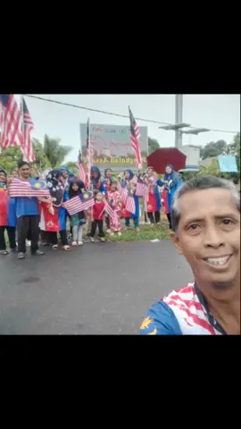 Tahniah Krt kg pengkala assam turut serta menyemarakkan Program Kibar kan Jalur gemilang Rumah ke rumah penduduk kampung Pengkalan assam . 23 Ogos 2025 hari Khamis  #powerkapunch  #mekah🕋❤️  #beyondzer0  #viral  #fypppppppppppppppppppppppppppppp 