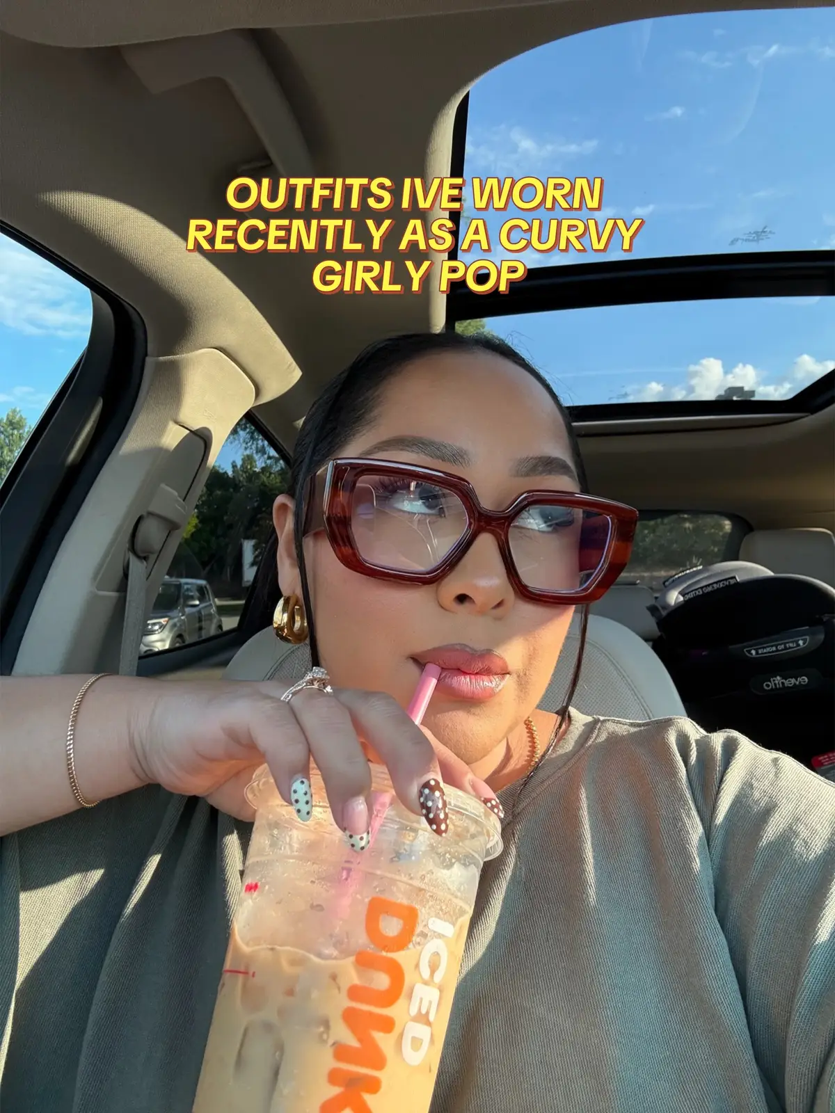 School drop offs to errands, coffee runs & date night. These are easy outfit ideas you can actually wear. Which look is your fav? #outfitideas #momstyle #everydayoutfits 