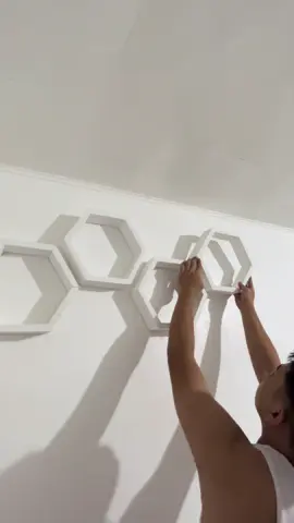 Replying to @cressidacakesss  ito na boss, nagdagdag lang ako ng pandikit na bostik pra mas matibay👌#honeycomb #hexagonframe #walldecor #wall #fyp 