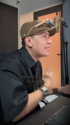 Năm đó khi còn thương mình đã dành cho nhau phần đẹp nhất của tuổi trẻ Chỉ tiếc là ... ---- Bài hát: chuyện chúng ta sau này / Hai Dang Doo Sáng tác: Weeza ---- #phamnguyenngoc #chuyenchungtasaunay #bmz