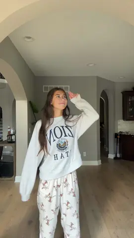 don't judge i just woke up but im addicted to clash #dance #dances2025 #dancetrend #clashdance #OOTD 