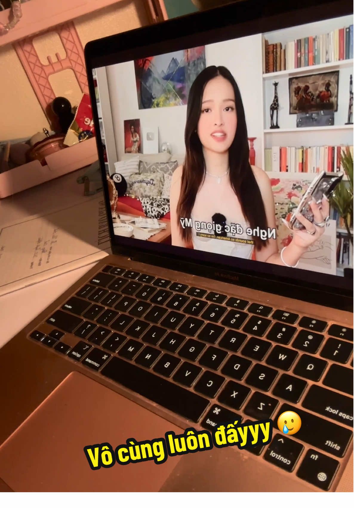 Chị Yo Bae ơi vô cùng thật sự luôn đấyyy, em không quan tâm Thạch Trang là ai, mà 48p24s xem,nghe không rời mắt,tai vì cái tài phân tích, phản biện và truyền đạt nội dung của chị quá là ơ mây zingg yoyoo #yobae #thachtrang #dramas #xuhuong #youtube