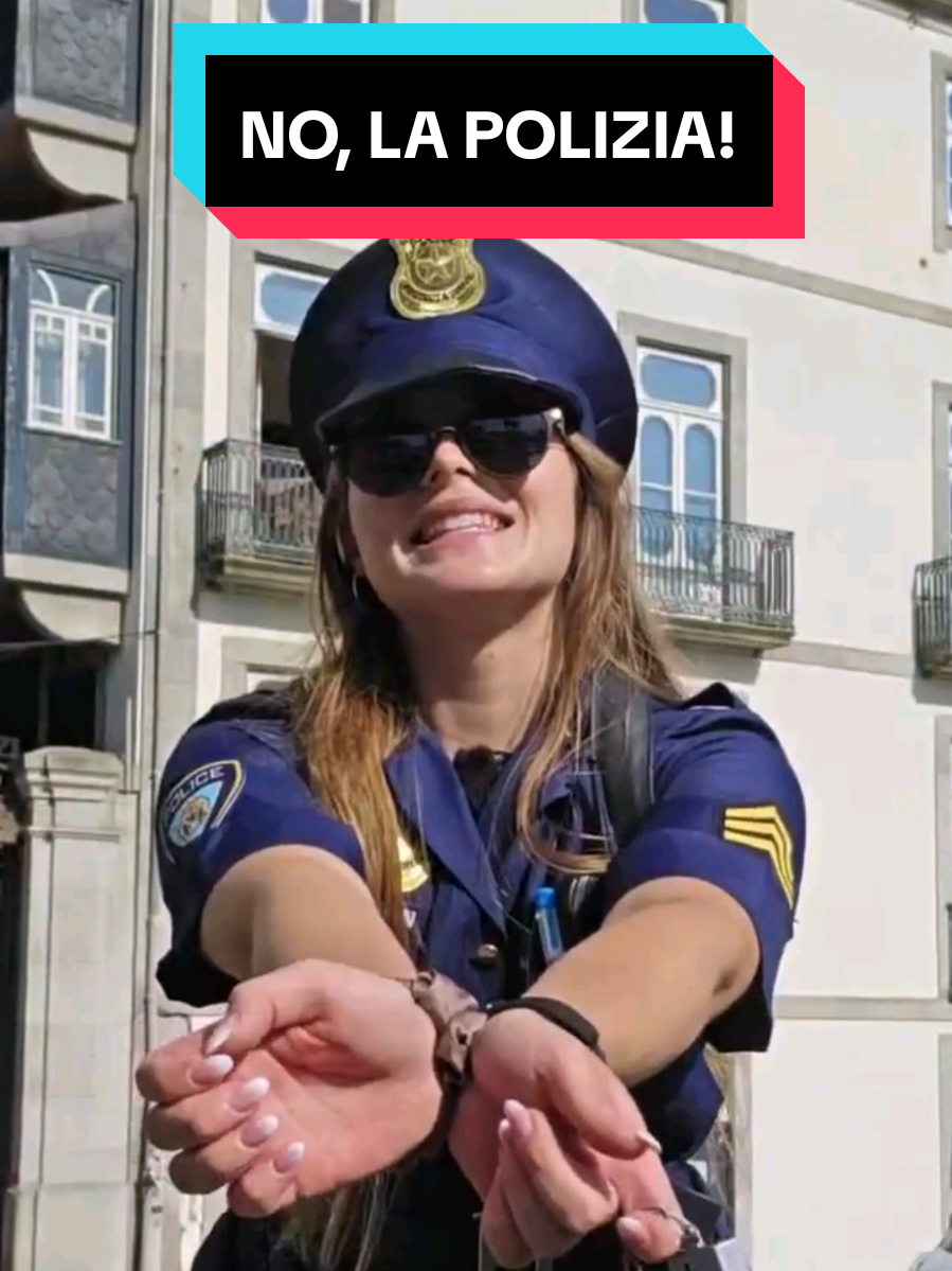 No, la polizia! Everyone asked qoqsik to get arrested by her when she dressed as police officer 🤣 #qoqsik @qoqsik #police #cosplay #twitch #streaming 