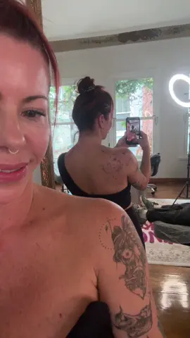 So much seeing my good friend today!  I love knowing artists from around the world 🌎  #tattoo #friendship #traveltiktok 