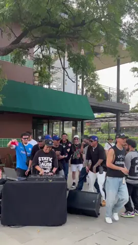 Ngpain Repot klw ana ana Timur sudah bekumpul Volume naik Kita Joget aman aja 🤣🎶 @Moluccan Soul @Jacson Zeran #totoncaribo #jacsonzeran #mollucansoul 