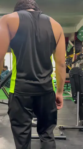 👑#muscle_hustle5807 #fouryou #gym #phalia #mandibahauddin 