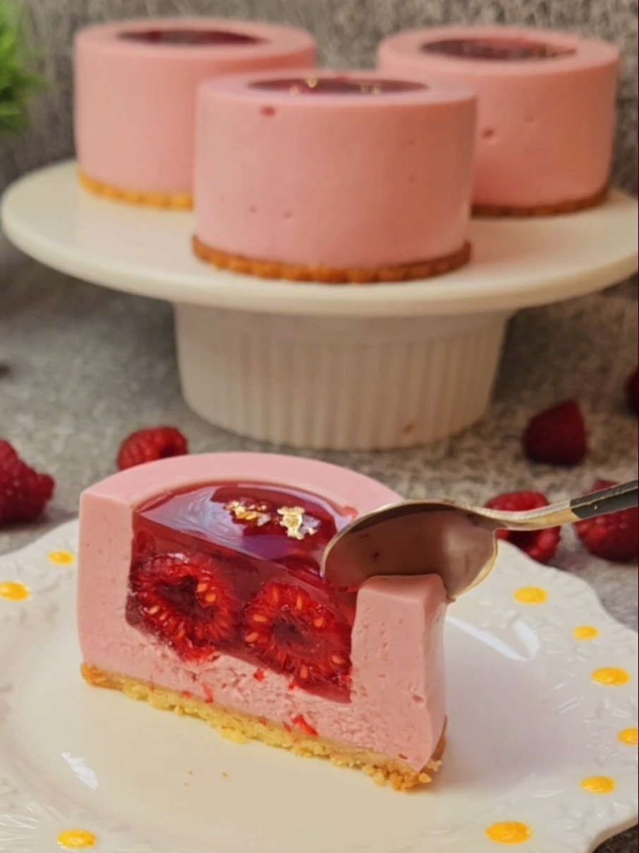 La meilleure recette du Cheesecake à la fraises et framboises sans cuisson 😋#food #cheesecake #recette 