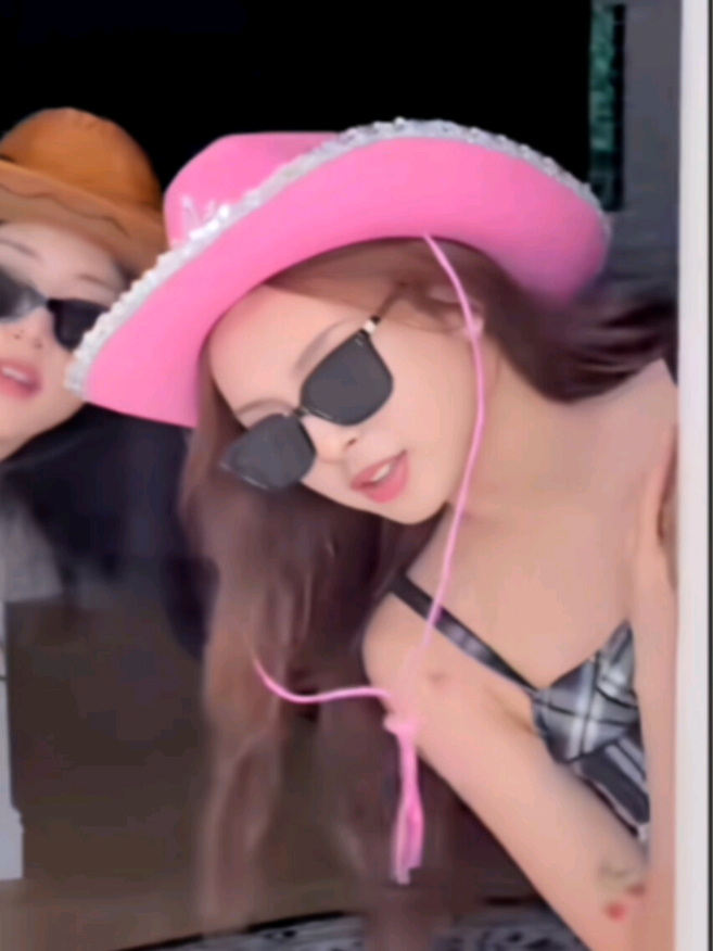guys im literally chiquitas wife what?? Ib: me (do not discredit) #chiquita #eunbreezy #chaespire #somineral #kpopfyp 