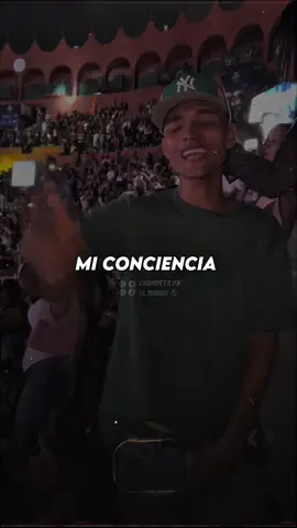 Mi corazón poco a poco moría.🎶💔 