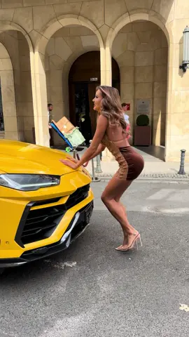 „ Lamborghini ? Nie….. To tylko mój Uber, ale w wersji premium 😂 „ #dlaciebie #lamborghini #dresses #luxurycars 