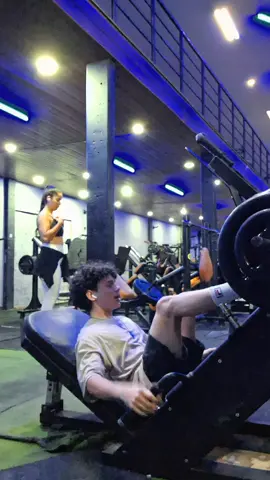 Aos poucos to voltando nessa merda #gym 