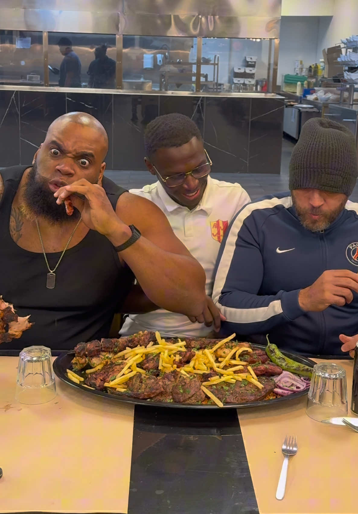 😳BIG BOY EAT PROBLEM WAAAYEEEE🦍✨✨✨🍟🥩💯 #fy #fyp #pourtoi #easyk #easyklunik 