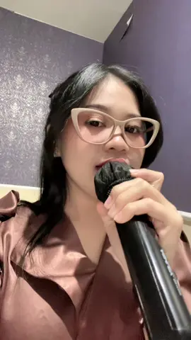biar pikiran hilang solusinya #karaoke #saja #nyanyi #larahati #fyppp 
