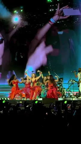 Shakira hasta equibocandose es tan bella. @Shakira #shakira #LMYNLWT #guadalajara #shakifans #shakiraguadalajara 16/marzo/2025