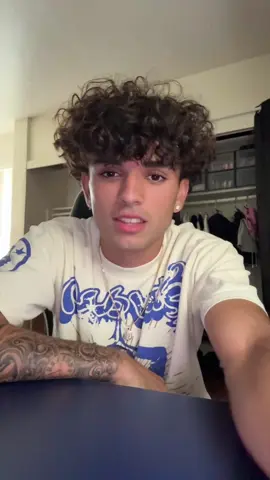 She is my soulmate! This feature is completely free, and you can even chat with your soulmate. You have to try this! #mbti #polybuzzmbtimatch #mbtimatch #polybuzz #greenscreen   