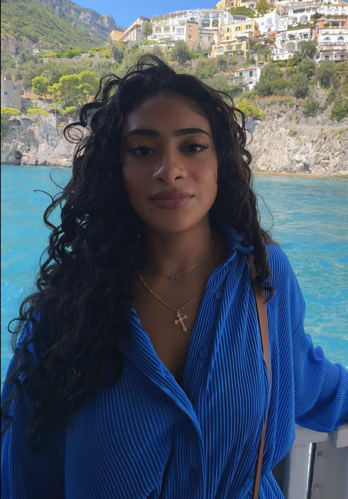 I hate that first video soo much 😅 the switch from NYC water to Italy water though ☺️🙂‍↕️ #sabrinacarpenter #GlowUp #italytiktok #trendingvideo #colortheory 