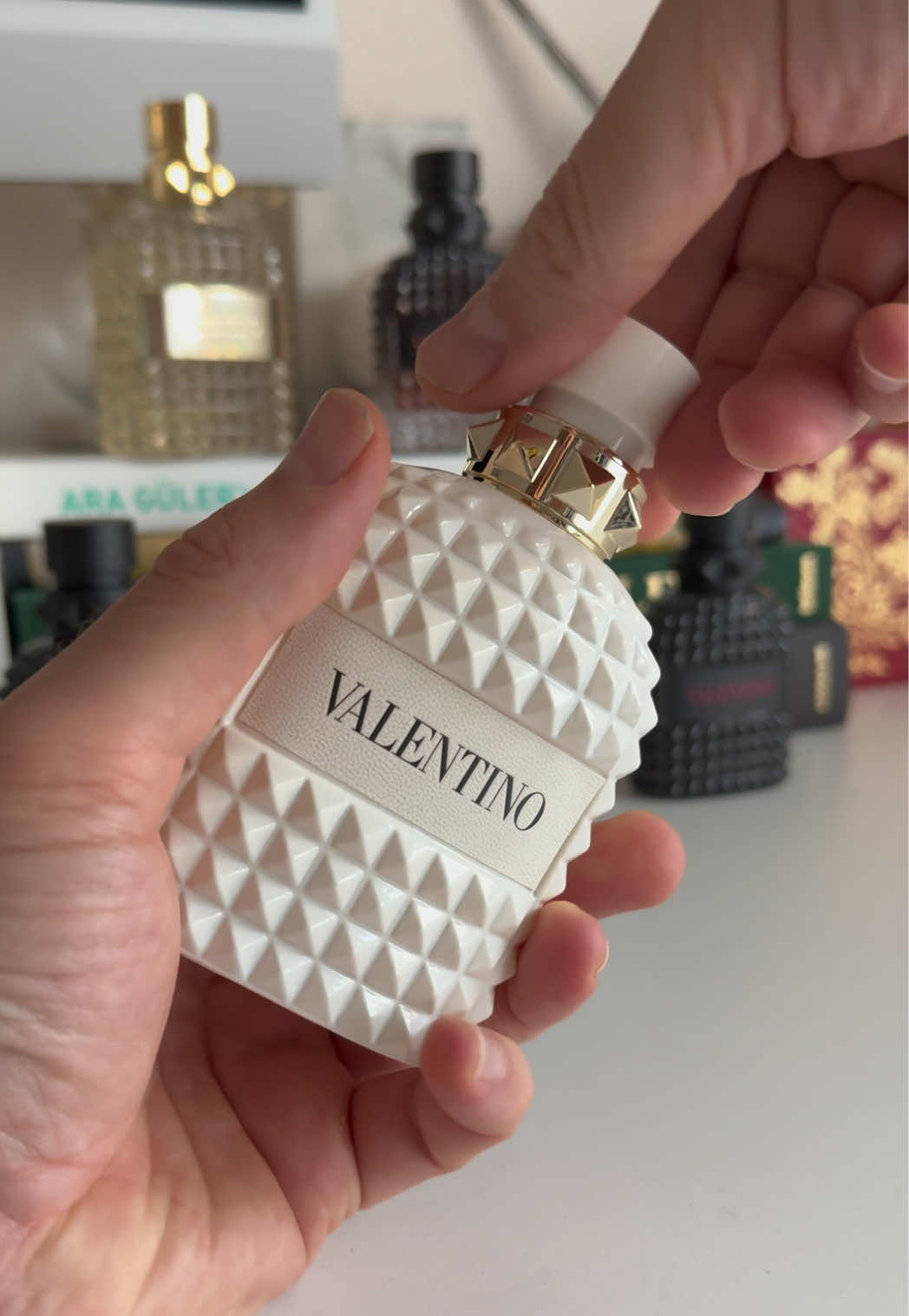 The NEW Valentino Born in Roma Ivory! Now first I was hyped because just look at the bottle! Then the first influencers came who were gifted these. They were hyped! Then the reviews from the regular public came in … not so positive… I will do a video on this soon! I need a few more wearings but I am actually quite positive! Together with Gucci Guilty, this one is very daring for a designer perfumes! Undesigneresque! If that’s a word… but video soon! In the meanwhile let me know if you have tried this one ! #purchased myself but still tagging @Valentino.Beauty  #parfum #perfume #eaudeparfum #scentoftheday       