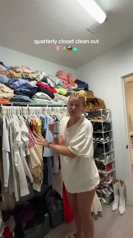 been needing to do a closet refresh ✨👚 this is your sign to do it if you been putting it off too!! #closetcleanout #closet #clothes #closetorganization #cleaning @CelsiusOfficial @Depop 