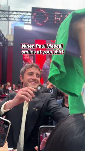 I think you can say he loved it!! 🥰✨ #tiff #toronto #redcarpet #fangirl #paulmescal @gottwofaces 