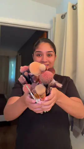 Una mini lavadora para mis brochas 😩 Free sample ad  #makeupbrushcleaning #makeupbrushcleaner #electriccleanerbrush #makeuphacks #tiktokshopfinds 