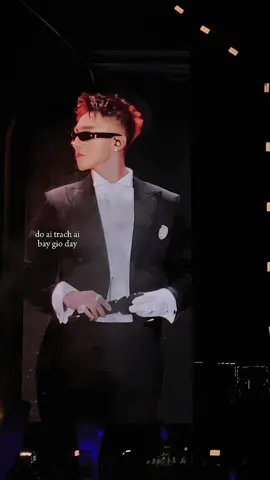 10 năm đã trôi qua, anh ấy vẫn đẹp như lần đầu tôi thấy anh qua báo Tuổi học trò ❤️  #sontungmtp #sontung #sky 