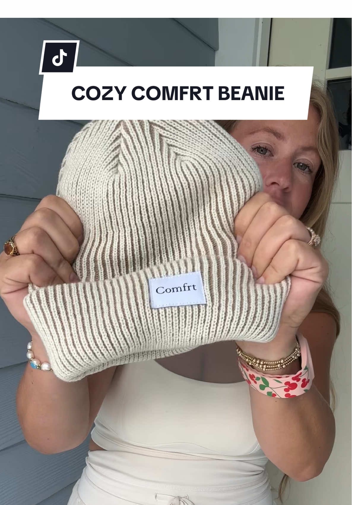Comfrt dropped a BEANIE! Two toned, cozy, soft, and so cute. #comfrt #comfrtbeanie #twotonedbeanie @Comfrt 