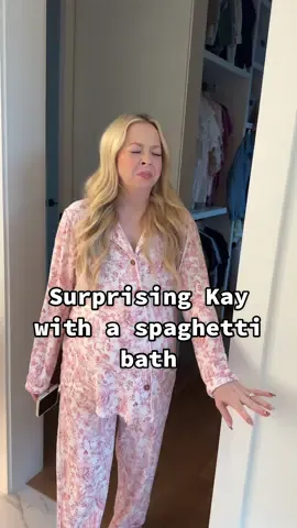 She was NOT expecting that! 😂🍝 backstory ::: Kay has been having a hard few days. She can’t shake the stress of bug being head up. She really wants to get bug head down before it’s too late, and so as each day passes and her ideas don’t work, the situation makes it harder on her. I decided that I would try to give kay a little moment of relaxation, and so I made her a spaghetti bath! She has been really in to spaghetti recently, even craving a sweet spaghetti not long ago, and so I thought combining that and her other favorite thing… baths… i could give her a little bit of joy! While she was upstairs doing Ellie’s bedtime routine, I quickly made spaghetti and brought it upstairs! When she came out, I led her to her surprise and she was so happy! I hope that it made her day a little better, and I hope that bug goes head down soon! 🥺❤️ #kayandtayofficial #couples #relationships #pregnant #postpartum 