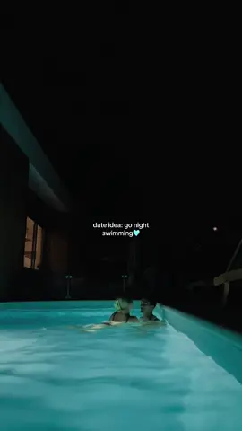 Nights like this🩵 @Eduardo  #datenight #datesideas #couples #nightswimming