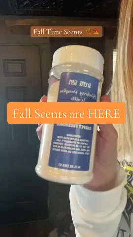 Just sprinkle and vacuum to get a delicious fall scent in your home. 🍂🍁 #falltime #fallscents #carpetfreshener #upholsterydeodorizer #rugs 