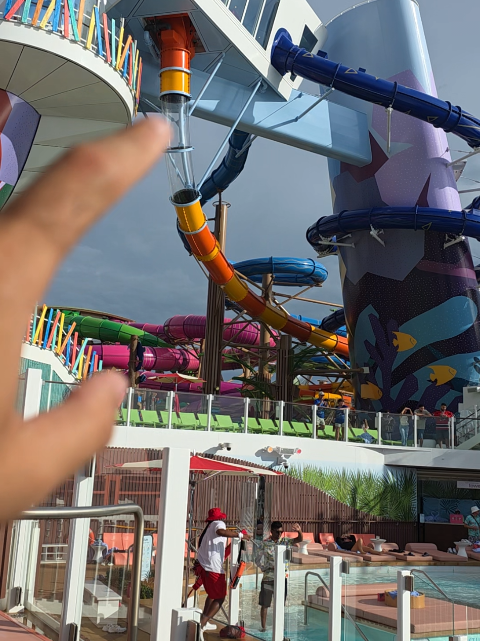 #lifeincanada #canadianpakistani #manqooshkhanvlogs #pakistanivlogger #royalcraibbean 