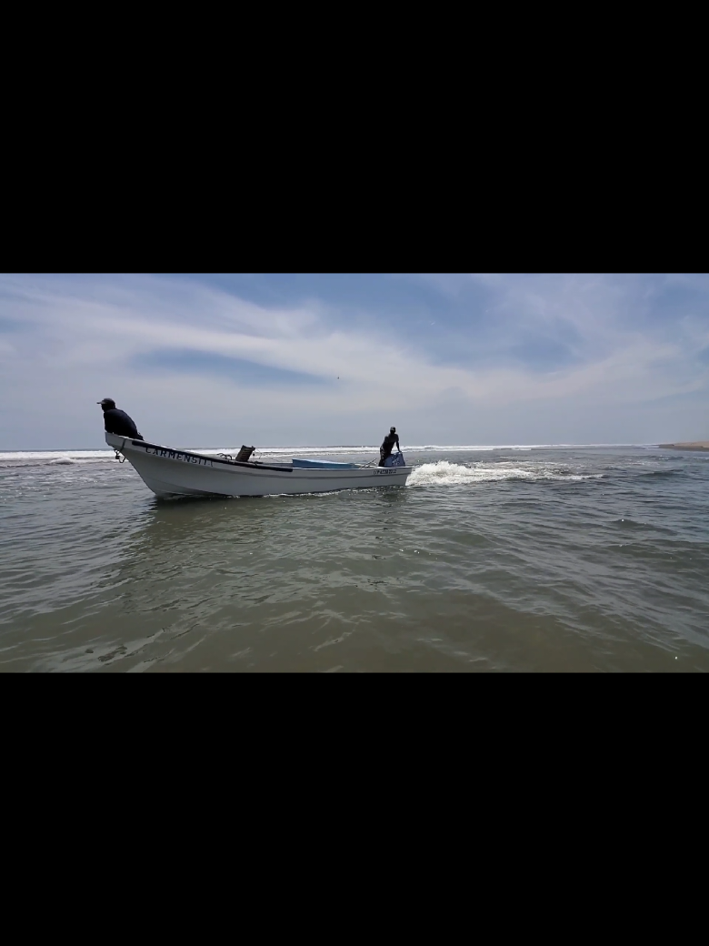 Que bonito presenciar las maravillas que Dios a dejando en este mundo y uno de esas cosas es el mar, sus bonitas olas,, las brisas,  y los ricos mariscos, 🙏🏻 #peces #en #el #mar #bendicion 
